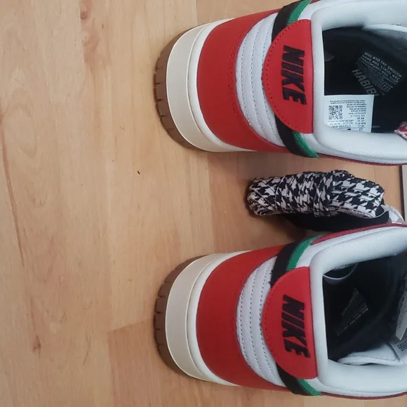 Nike SB Dunk Low Habibi Mens - Picture 4 of 9